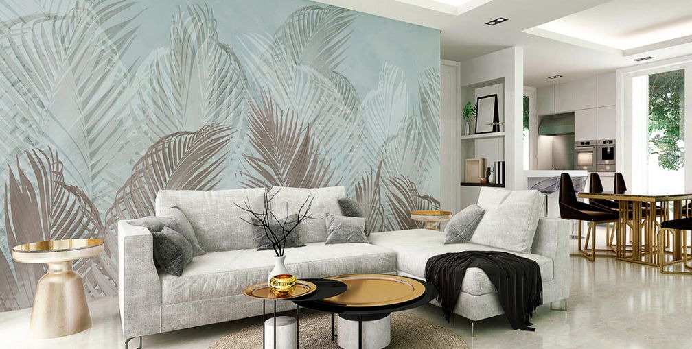 Фотообои в светлой гостиной с природным мотивом, уютный интерьер в бежевых тонах